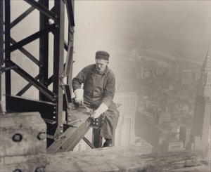 Empire State Building under bygging, 1930 av Lewis Wickes Hine