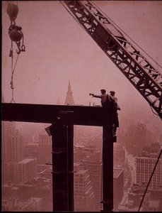 Empire State Building under bygging, viser plassering av stålbjelke av Lewis Wickes Hine