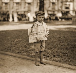 Portrett av en avisselger, ca. 1910 av Lewis Wickes Hine