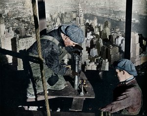 Fester de siste boltene på The Morning Mast of the Empire State Building, c1931 av Lewis Wickes Hine