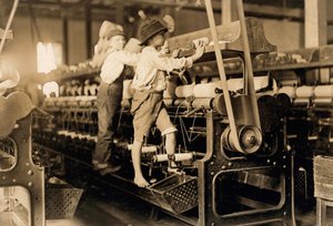 Spindelgutter i Georgia bomullsfabrikk c. 1909 (bilde) av Lewis Wickes Hine