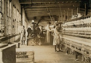 To unge spinnere i Catawba Cotton Mills, Newton, North Carolina, 1908 av Lewis Wickes Hine