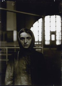 Ung russisk jødeinne, Ellis Island, 1905