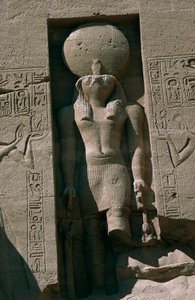 Egypt, Nubia, Abu Simbel, Great Temple of Ramses II, fasade, nisje med statue av solguden Ra av Unbekannt Unbekannt