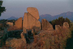 Italia, Sardinia, Arzachena, provinsen Olbia-Tempio, Li Longhi Giants' grav, bakfra av Unbekannt Unbekannt