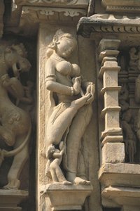 Relieff som viser en Surasundari (himmelsk skjønnhet), Parshvanatha-tempelet, Khajuraho-gruppen av monumenter (UNESCOs verdensarvliste av Unbekannt Unbekannt