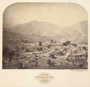 Utsikt i Mysore: Bhoganarasimhaswamis tempel, i fortet, Devarayadroog (fra platået) av Lieutenant Colonel Henry Dixon