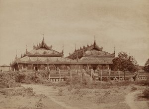 Amerapoora: Pyee road Kyoung av Linnaeus Tripe