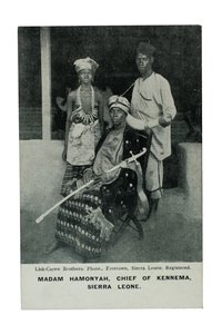 Madam Hamonyah, sjef for Kennema, Sierra Leone, ca. 1905-07 av Lisk Carew Brothers