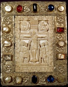 Arkeologi i middelalderen (middelalderen). Barbarkunsten i Lombardia: freden til hertug Orso. Elfenbensdelen representerer Kristus korsfestet omgitt av Jomfruen, Saint Longin the Centurion (eller Longinus) og Saint John. Lombardkunst fra 900-tallet. Jeg