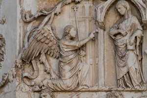Bebudelse, detalj fra Scener fra Kristi liv, Historier fra Det nye testamente, basrelieffer av Lorenzo Maitani (før 1275-1330), tredje søyle, fasade til Orvieto-katedralen, Umbria, Italia