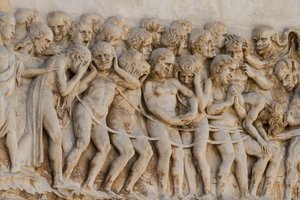 Fordømt paradert til helvete, detalj fra Scenes of Last Judgment, Stories of Apocalypse, basrelieffer av Lorenzo Maitani (før 1275-1330) og bistand, fjerde søyle, fasade til Orvieto-katedralen, Umbria, Italia
