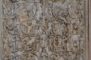 Jesse-tre og messianske profetier, Stories of Genesis, basrelieffer av Lorenzo Maitani (før 1275-1330), andre søyle, fasade til Orvieto-katedralen, Umbria, Italia