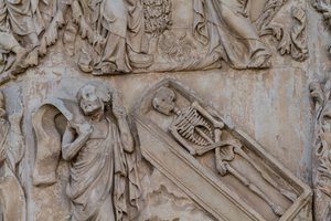 Profeten Esekiel, detalj fra Jesse-treet og messianske profetier, Stories of Genesis, basrelieffer av Lorenzo Maitani (før 1275-1330), andre søyle, fasade til Orvieto-katedralen, Umbria, Italia
