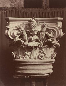 Ornamentale Skulptur aus der Pariser Oper (Säulenfragment) von Louis-Emile Durandelle
