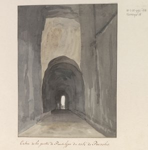Ingang van grot Crypta Neapolitana (av Grotta di Posillipo) aan de kust van Pozzuoli Inngang til Pausilype-hulen nær Pozzuoli (tittel på objekt) Reiser i Italia, Sicilia og Malta - 1778 (serietittel) av Louis Ducros
