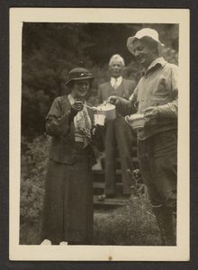 [Heller te utenfor] av Louis Fleckenstein