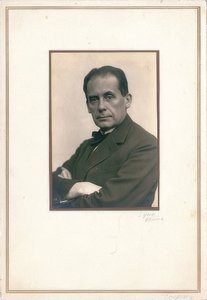 Walter Gropius (1883-1969). Tidlig på 1920-tallet av Louis Held
