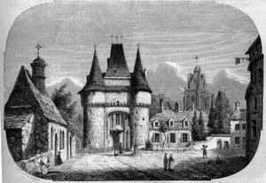 Arkitektur: utsikt over porten Saint Julien (1460-1483), I bakgrunnen, utsikt over den gotiske kirken Notre Dame des Marais (1450-1623). La Ferte Bernard, Sarthe (72) av Louis Moullin
