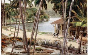 Utsikt fra Temple of the Holy Tooth, Kandy, Ceylon, ca. 1900-20 (håndfarget fotografi)