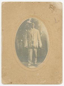 Foto av en mann, ca. 1910. av Lucius Harper