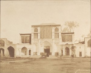 Ytre inngang til Kongens palass, Teheran, 1858. av Luigi Pesce