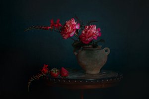Mørkt blomsterstilleben av Lydia Jacobs