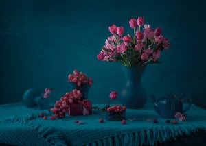 Stemningsfullt blomsterstilleben av Lydia Jacobs