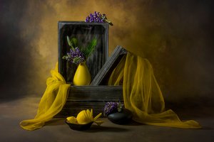 Rustikt stilleben med gule blomster av Lydia Jacobs