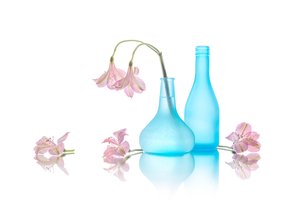 Myke blå blomstervaser av Lydia Jacobs