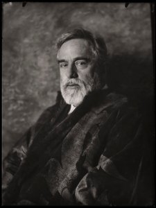 Selvportrett, ca 1935.
