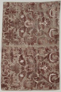 To sammenføyde paneler av "Fortuny Painted Velvet"