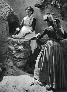 Kvinner ved ovnen, Sardinia, Italia, 1937.