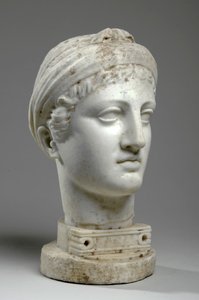 Byste av en gresk kvinne (marmor) (se også 876114) av Mary Thornycroft