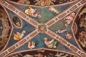 Utsikt over hvelvet med freskomaleri som representerer de fire evangelistene, de tre møtte treenigheten og livets tre, det mystiske lammet, det velsignende Jesusbarnet i krybben og den oppstandne Kristus, The Contrari Chapel, Vignola Stronghold, ca. 1420 (