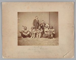 General J. E. Smith og indianere av Mathew B. Brady
