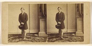 [Uidentifisert ung mann stående med flosshatt og spaserstokk] av Mathew B. Brady
