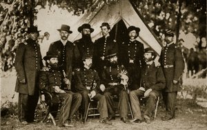 General Jefferson C. Davis og stab av Mathew and studio Brady