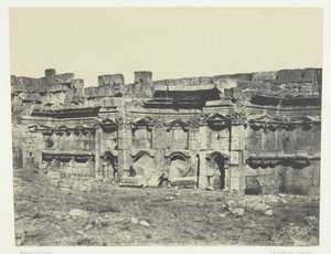 Baalbeck, Interior of the Enclosure of the Temples of the Sun and Jupiter, Syria, 184951, trykt 1852. av Maxime Du Camp
