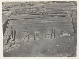 Ibsamboul, Generelt overblikk over de store speosene i Phre; Nubia, plate 102 fra albumet «Egypt, Nubia, Palestina og Syria» (1852) av Maxime Du Camp
