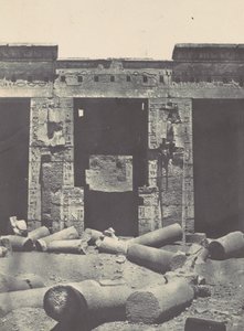 Theben. Medinet-Habou. Den østlige delen av Peristyle av Palace of Ramses-Méiamoun, 1850. av Maxime Du Camp