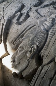 Relieff på en pyramide, sen klassisk periode (600-900 e.Kr.) (stukk) av Mayan