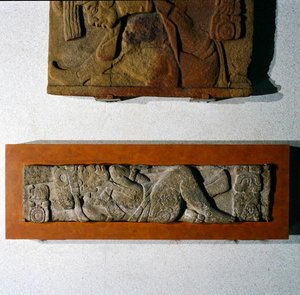 Overligger 27 fra Tonina, Chiapas, Mexico, sen klassisk periode (600-900 e.Kr.) (stein) av Mayan Mayan