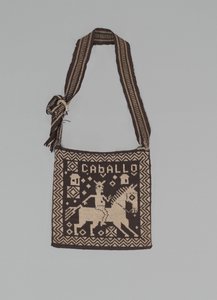 Herreveske med hest og rytter, trolig 1950-tallet (strikket ull) av Mayan Mayan