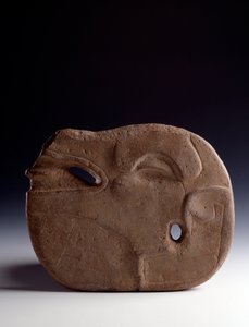 Før colombiansk kunst, Maya sivilisasjon, klassisk periode: zoomorf øks i utskåret stein som representerer hodet til en hjort. Dim. 26,5 x bredde 19,5 cm Guatemala, Museo Nazionale di Archeologia e Etnologia av Mayan Mayan