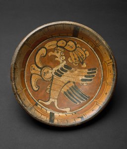 Stativplate med overnaturlig fugl, 550-800 e.Kr. (keramikk med polykrom slip-maling) av Mayan Mayan