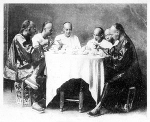 Middagstid, Hong Kong, Kina, ca 1900-tallet. av Mee Cheung