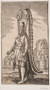 Stående soldat ved en steinete strand, bortenfor vannet en by; hodeplagget hans er utsmykket med en ekstremt lang sky av Melchior Lorck