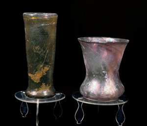 Barbarisk sivilisasjon: glasskopper fra merovingertiden. 6.-7. århundre. Strasbourg, arkeologisk museum i Palais Rohan