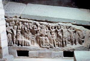 Merovingerkunst: basrelieffer av graven til Agilbert (7. århundre), eveque av Paris. Begravelsesmonument i stein. Klosteret i Jouarre (Seine og Marne)